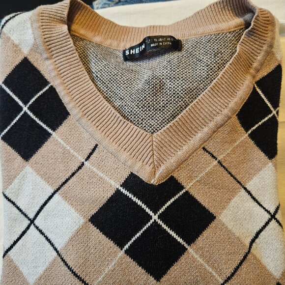 Argyle V-Neck Sweater SHEIN Womens Beige & Black Knitted 8 Light Academia Preppy - Picture 7 of 11